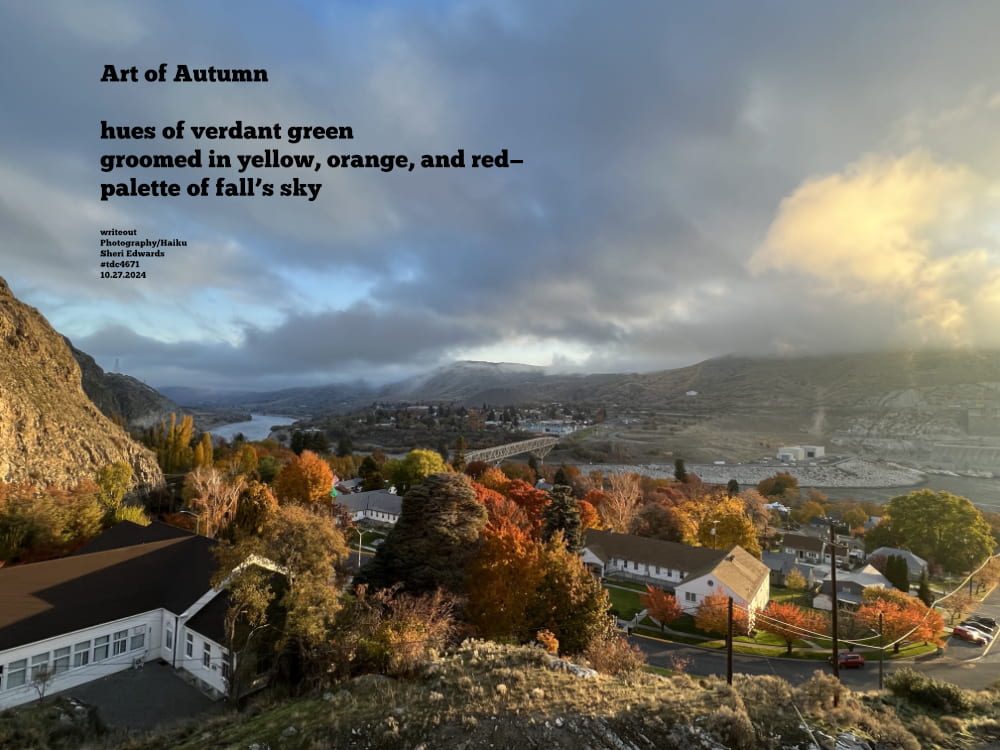 town of Coulee Dam, WA in autumn with haiku